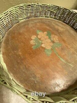 Vintage Rattan Nantucket Wicker Woven Round Floral Wooden Bar/Tea Serving Tray